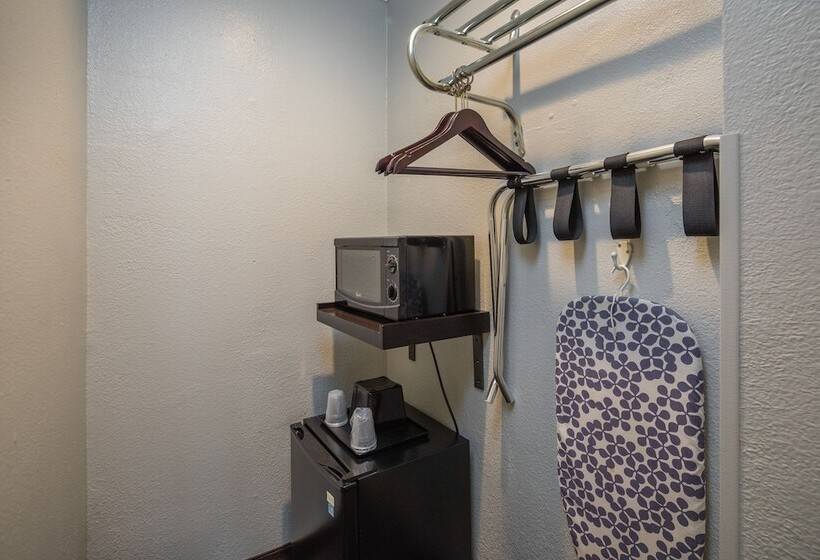 فندق Bayhill Inn