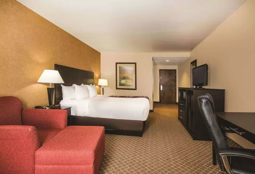 Отель La Quinta By Wyndham Ely