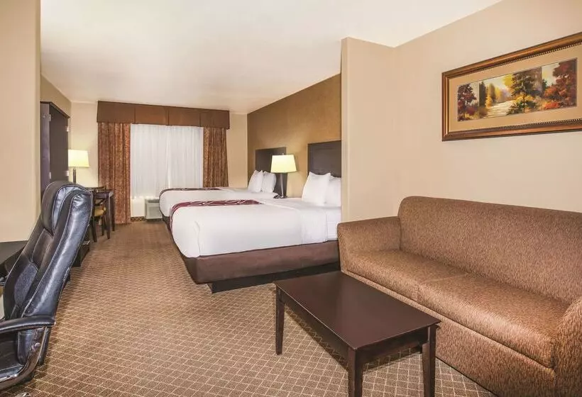 Отель La Quinta By Wyndham Ely