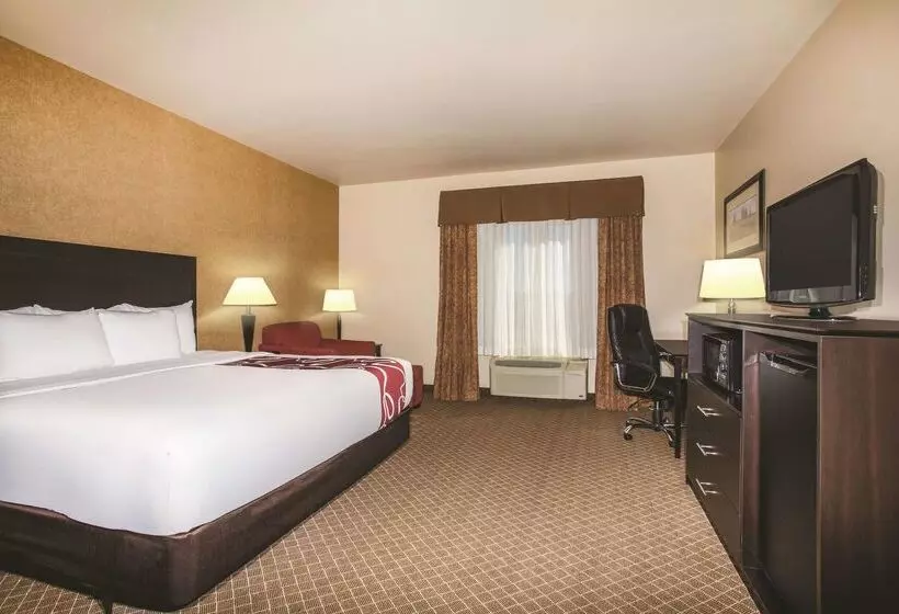 Отель La Quinta By Wyndham Ely