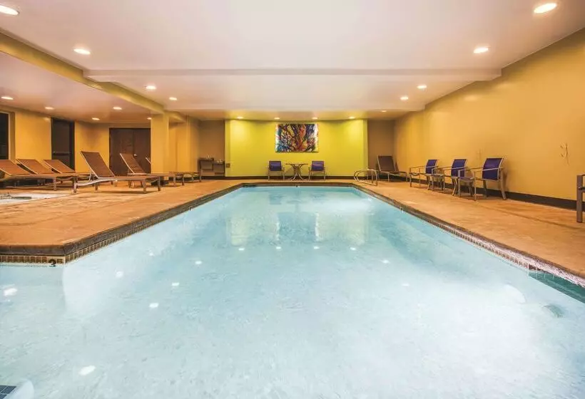 Отель La Quinta By Wyndham Ely