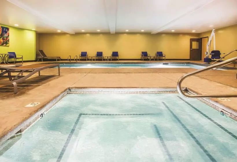 Отель La Quinta By Wyndham Ely