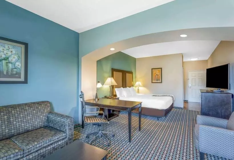 Отель La Quinta By Wyndham Ely