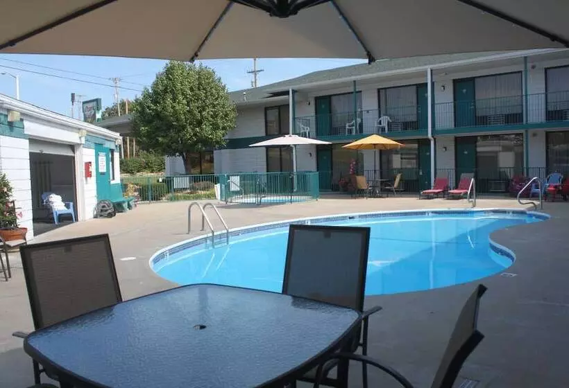 Hotelli Ozark Valley Inn