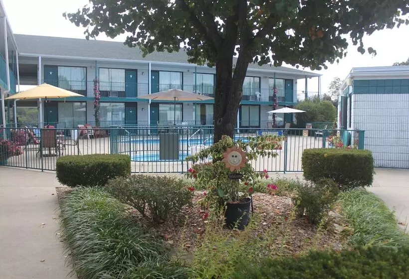 Hotelli Ozark Valley Inn