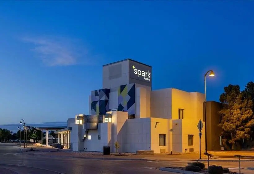 ホテル Spark By Hilton Artesia