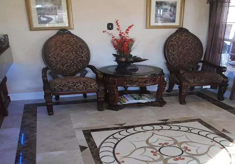 Отель Travel Inn And Suites