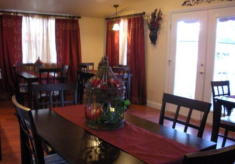 Отель Travel Inn And Suites