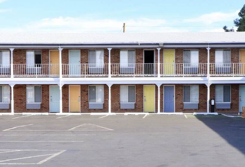 فندق University Inn