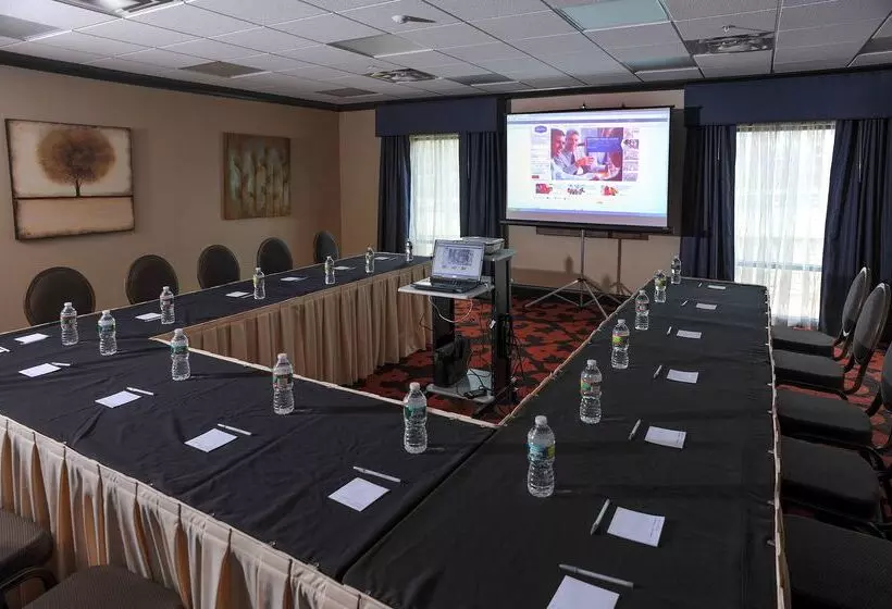 فندق على الطريق Hampton Inn Neptune/wall