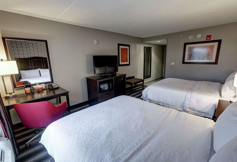 モーテル Hampton Inn Neptune/wall