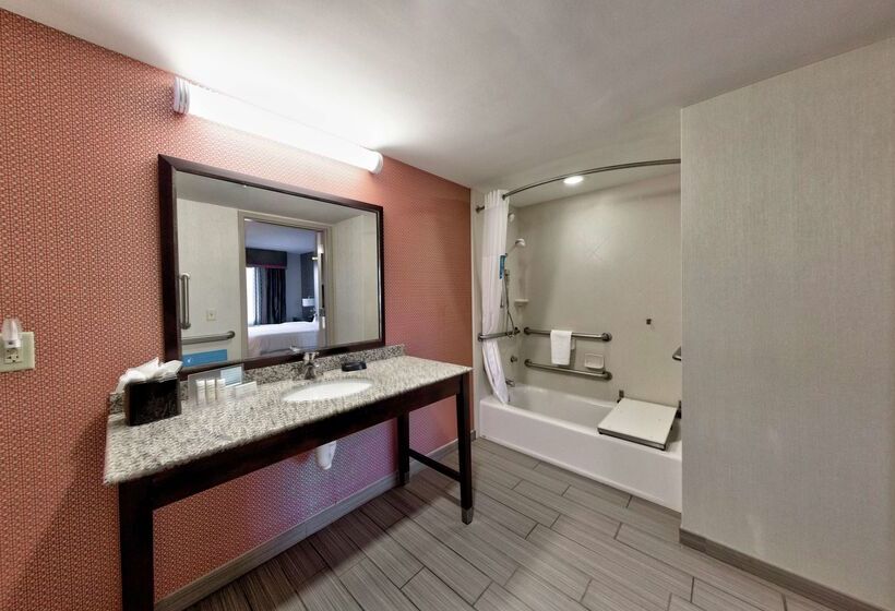 モーテル Hampton Inn Neptune/wall