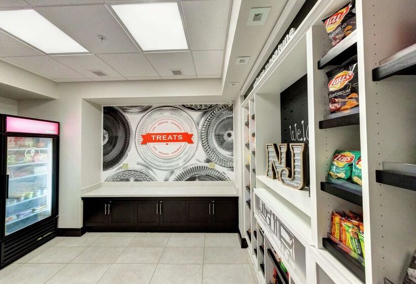 モーテル Hampton Inn Neptune/wall