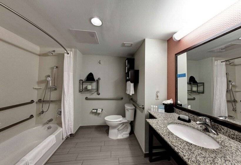 モーテル Hampton Inn Neptune/wall