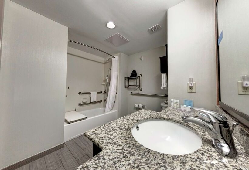 モーテル Hampton Inn Neptune/wall