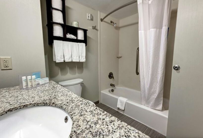 モーテル Hampton Inn Neptune/wall