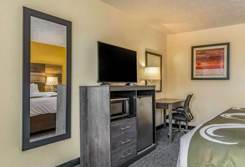 فندق على الطريق Quality Inn