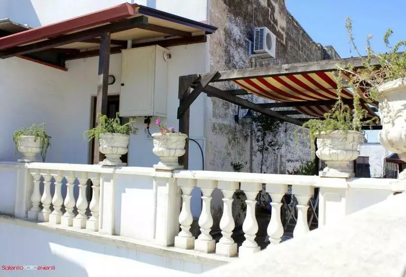 Exedra Holiday House