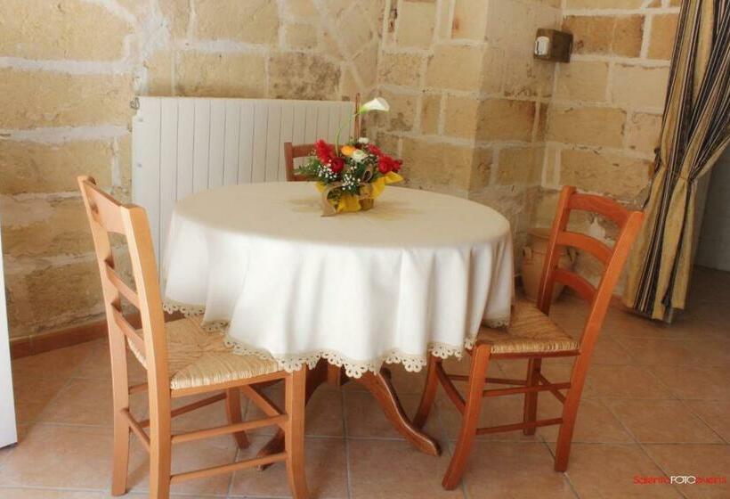 Exedra Holiday House