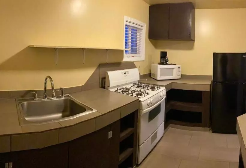 酒店 Bend Value Inn