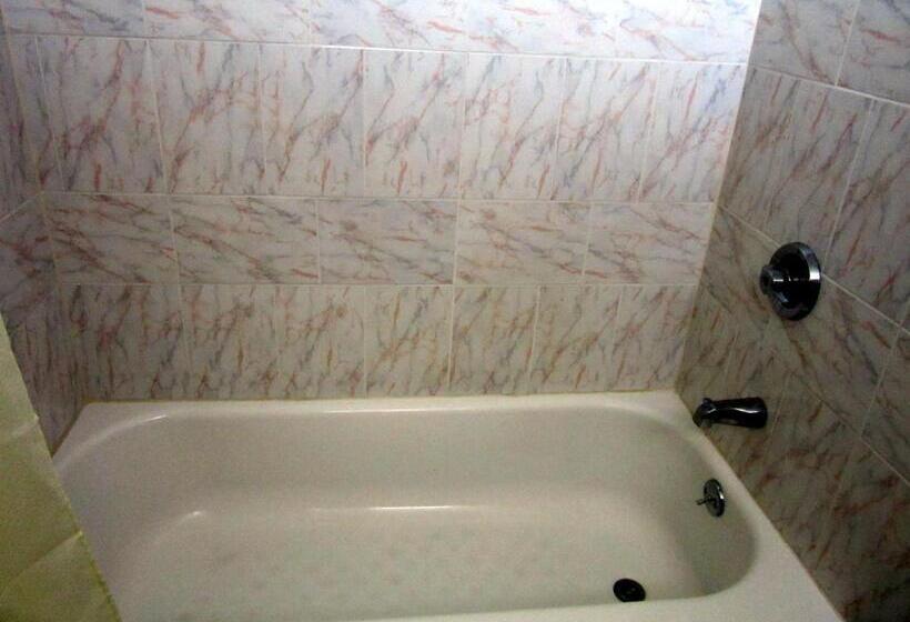 فندق Budget Host Inn