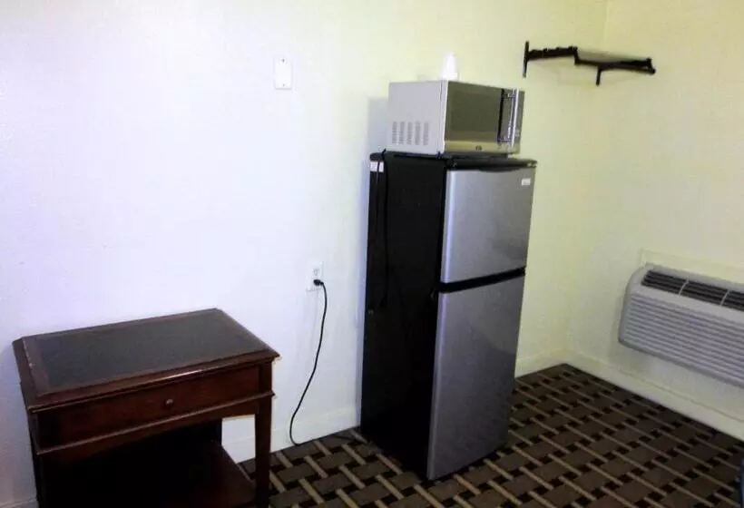 בית מלון כפרי Budget Host Inn