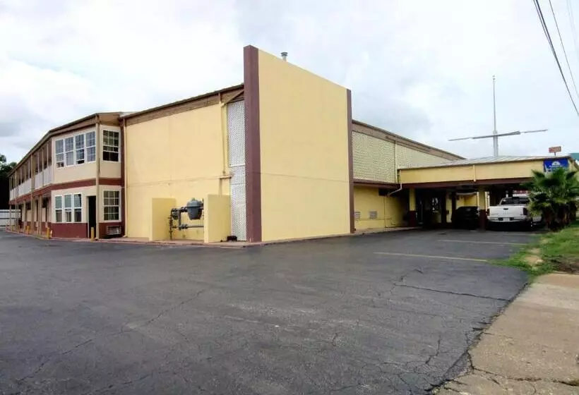 בית מלון כפרי Budget Host Inn