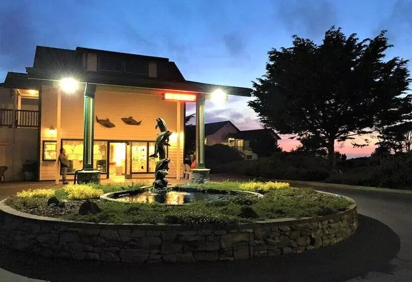 Отель Emerald Dolphin Inn & Mini Golf