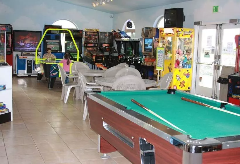 Отель Emerald Dolphin Inn & Mini Golf