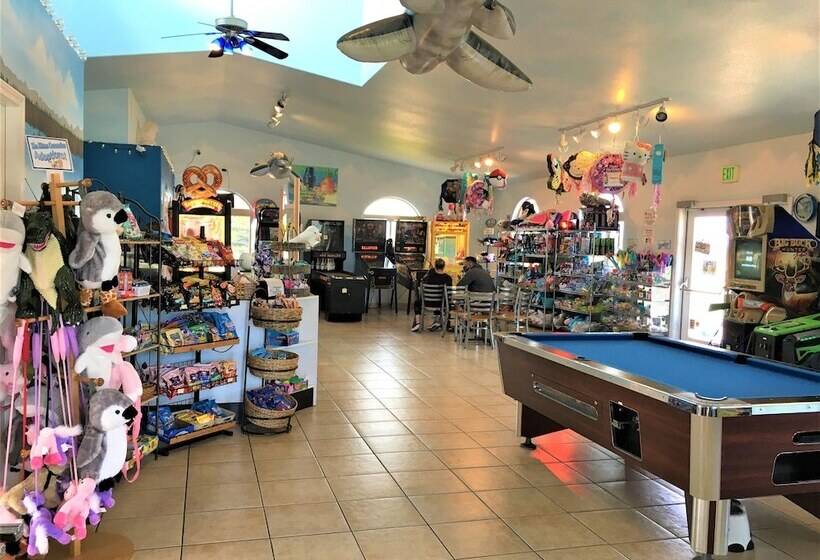 فندق Emerald Dolphin Inn & Mini Golf