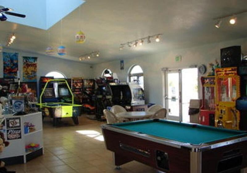 فندق Emerald Dolphin Inn & Mini Golf