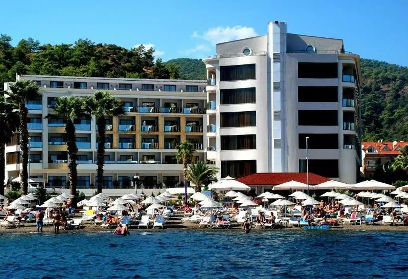 Hotel Golden Rock Beach