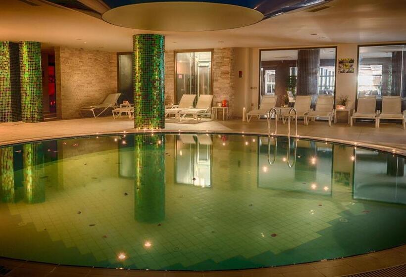 هتل Golden Rock Beach