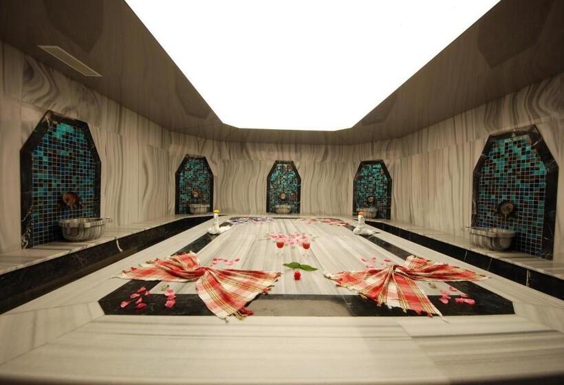 هتل Golden Rock Beach