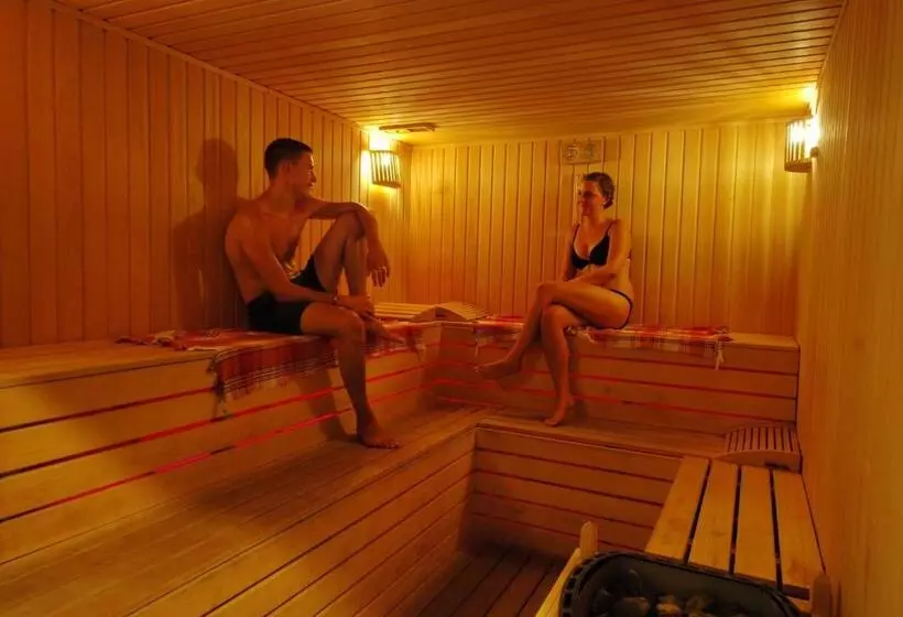 Hotel Golden Rock Beach