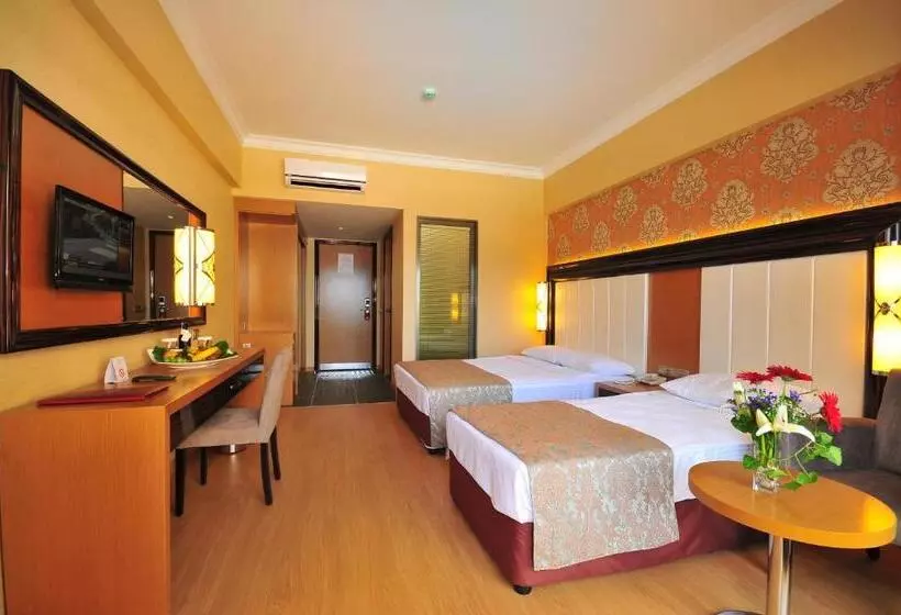 Hotel Golden Rock Beach