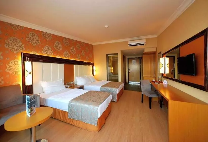 Hotel Golden Rock Beach