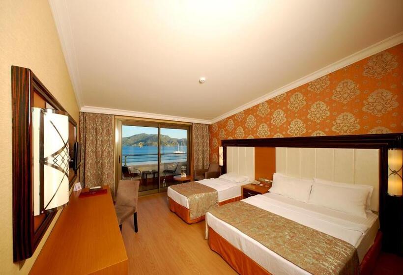 هتل Golden Rock Beach