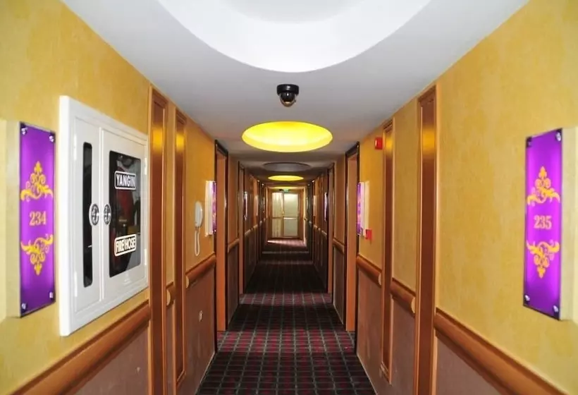 Hotel Golden Rock Beach