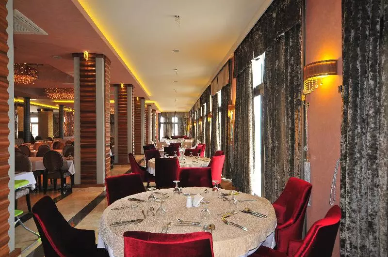 Hotel Golden Rock Beach