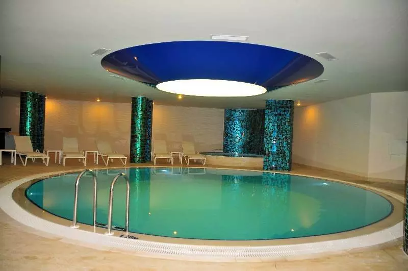 Hotel Golden Rock Beach