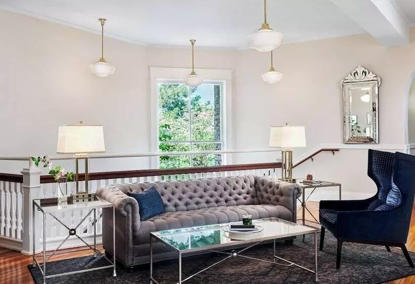 Отель Inn At Carnall Hall