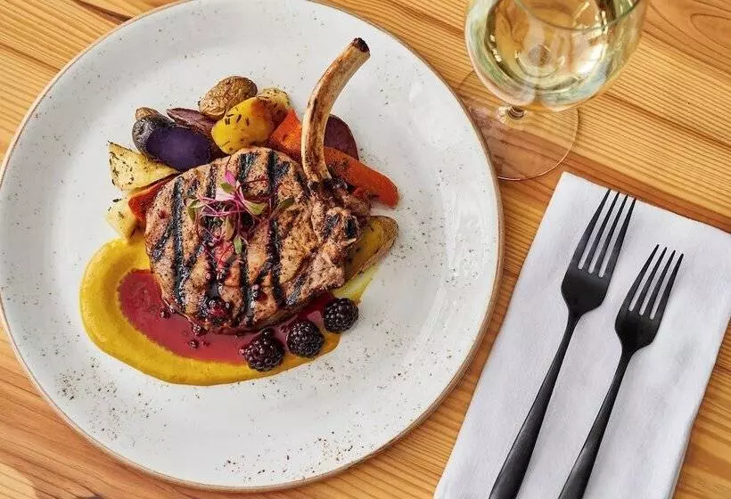 Отель Inn At Carnall Hall