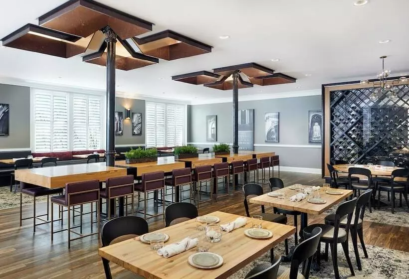 Отель Inn At Carnall Hall