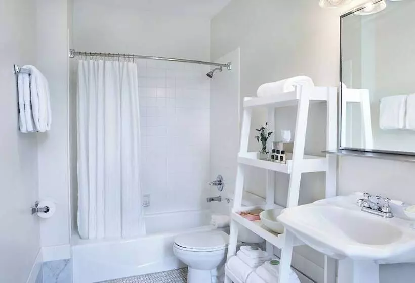 Отель Inn At Carnall Hall