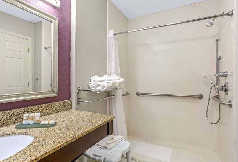 호텔 La Quinta Inn & Suites By Wyndham Hammond