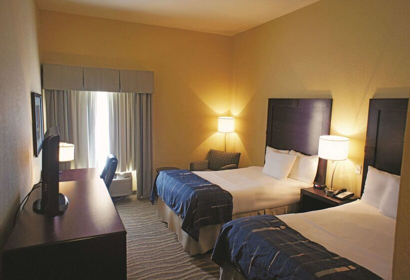 호텔 La Quinta Inn & Suites By Wyndham Hammond