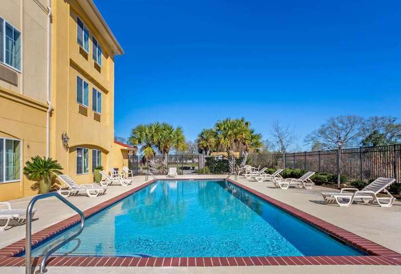 호텔 La Quinta Inn & Suites By Wyndham Hammond