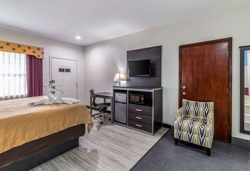 호텔 Quality Inn & Suites Canton