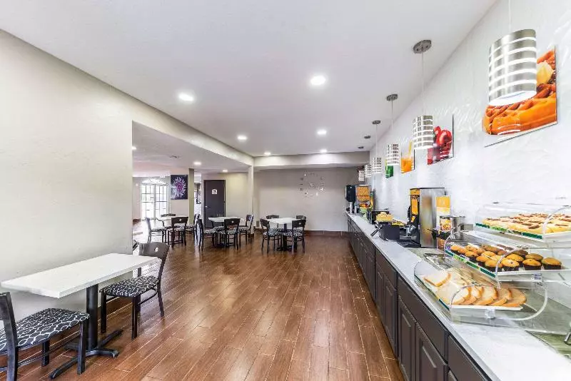 酒店 Quality Inn & Suites Canton